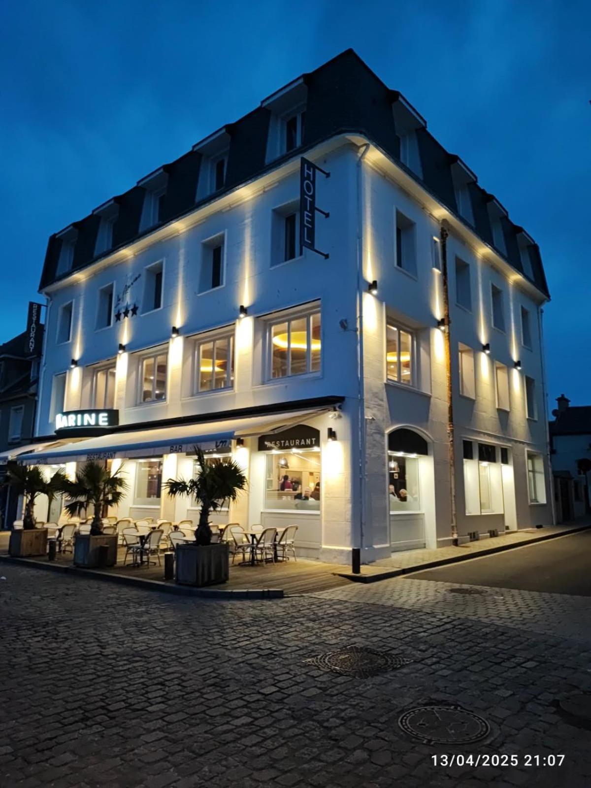 Le Grand Hotel De La Marine "Face A La Mer" Port-en-Bessin-Huppain Esterno foto
